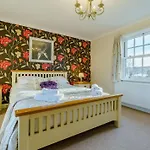 3 Bed In Richmond Oc-90578