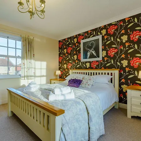 بيت للعطل 3 Bed In Richmond 90578 *