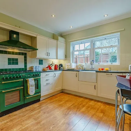 3 Bed In Richmond 90578