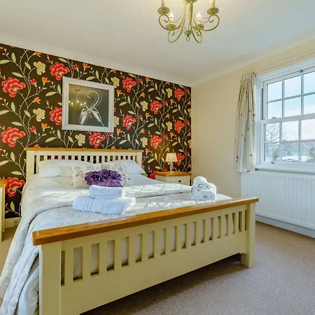 بيت للعطل 3 Bed In Richmond 90578 *