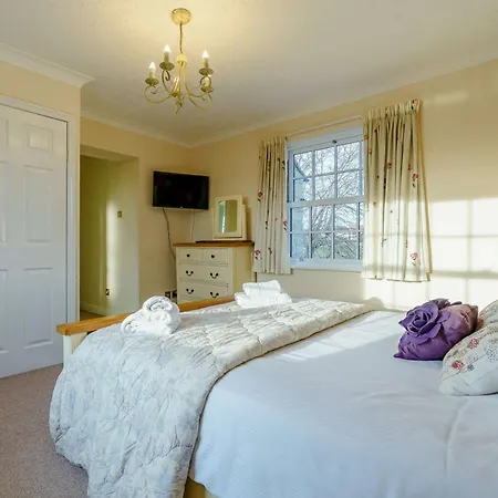 3 Bed In Richmond 90578 Ferienhaus