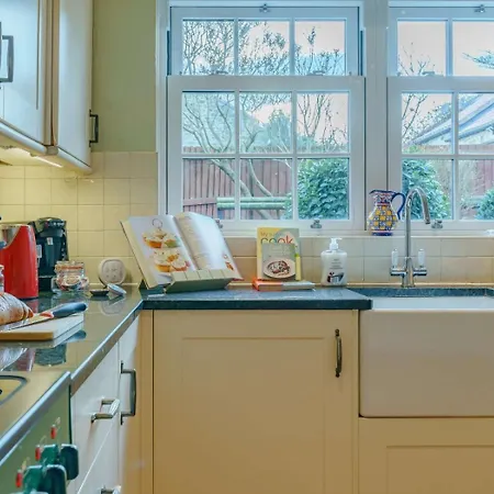 3 Bed In Richmond Oc-90578 Vakantiehuis