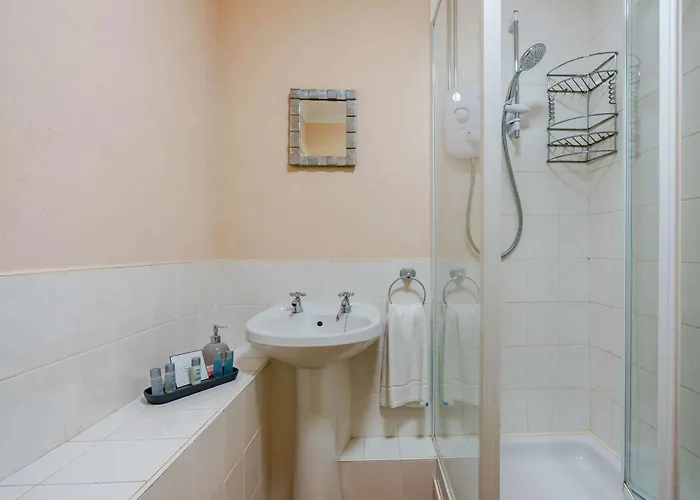 3 Bed In Richmond Oc-90578 Holiday home *