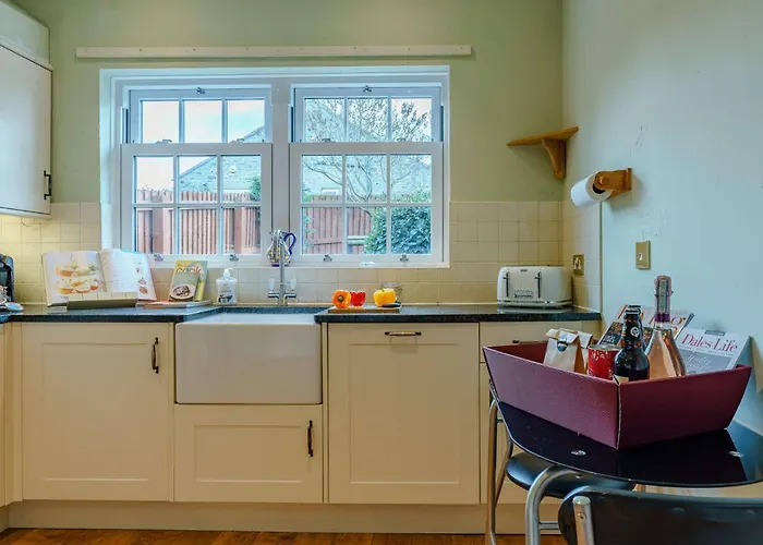 3 Bed In Richmond Oc-90578 Holiday home