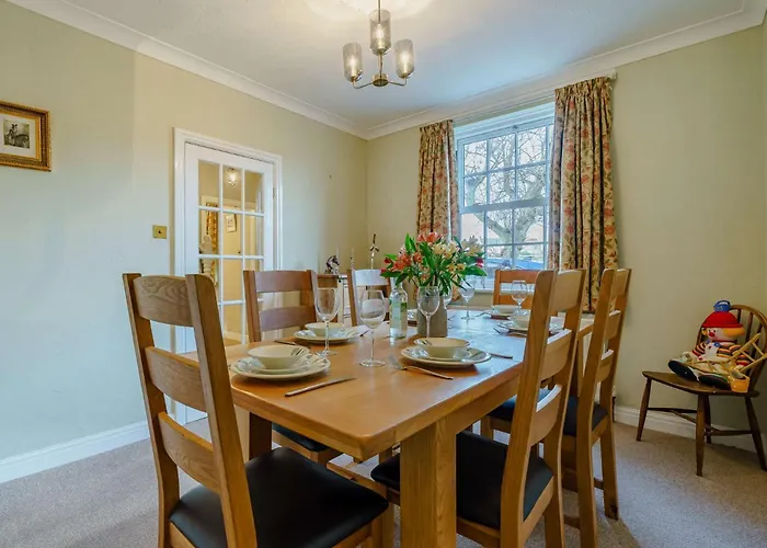 3 Bed In Richmond Oc-90578 Holiday home *