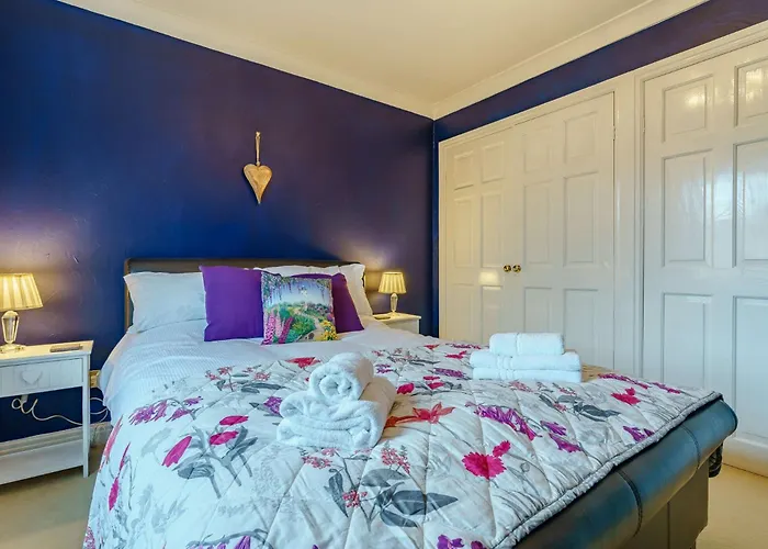 3 Bed In Richmond Oc-90578 Holiday home