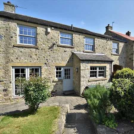 3 Bed In Richmond Oc-90578 Holiday home *